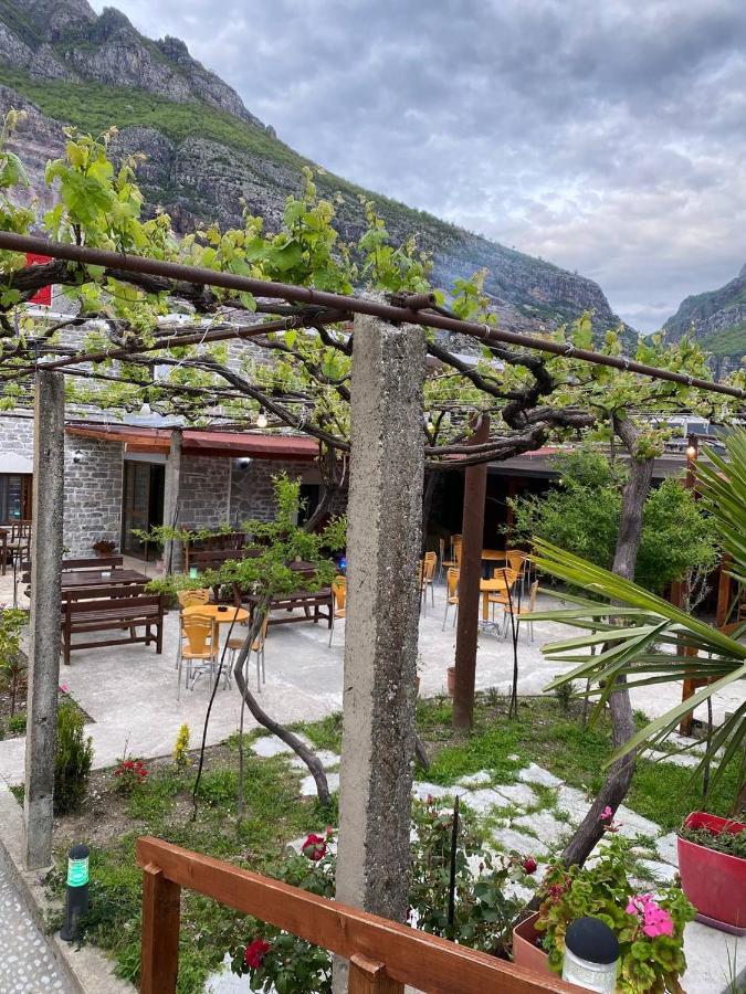 Hotel Kulla E Vjeter Koman Zewnętrze zdjęcie