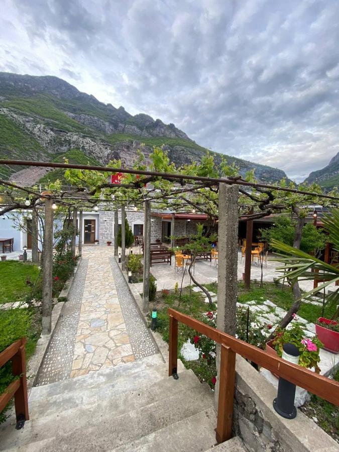 Hotel Kulla E Vjeter Koman Zewnętrze zdjęcie